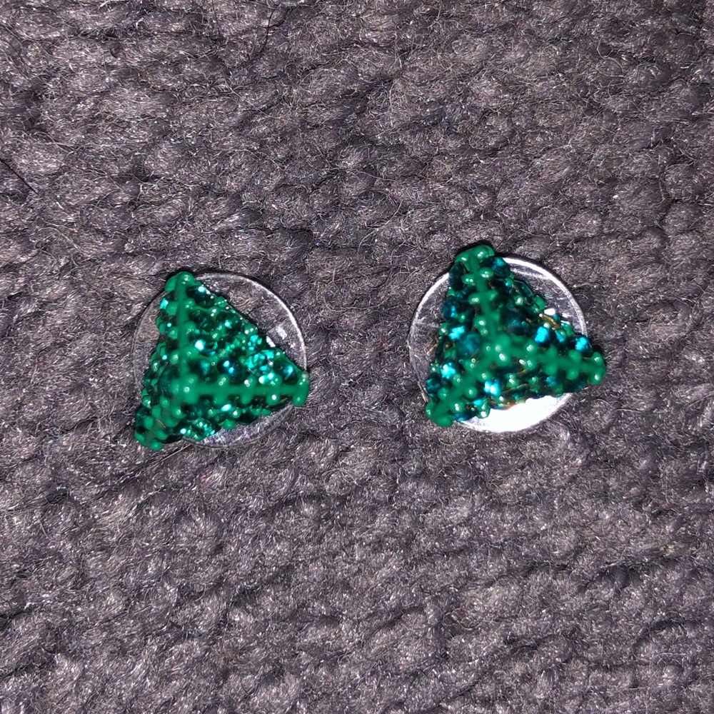 Jewelry: Green Faux Stone Pyramid Stud Earrings